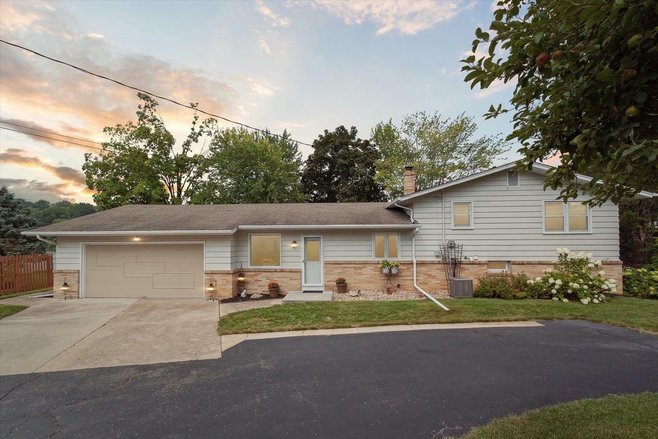 Property Photo: 1233 North Parker Drive WI 53545
