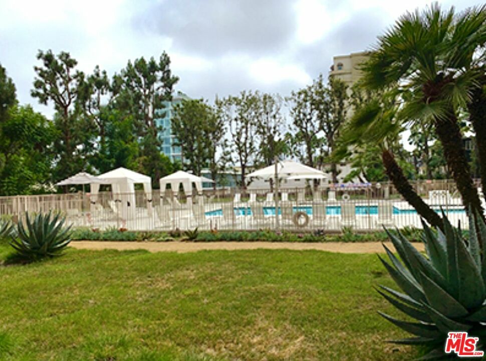 Property Photo: 100 S Doheny Dr 211 CA 90048
