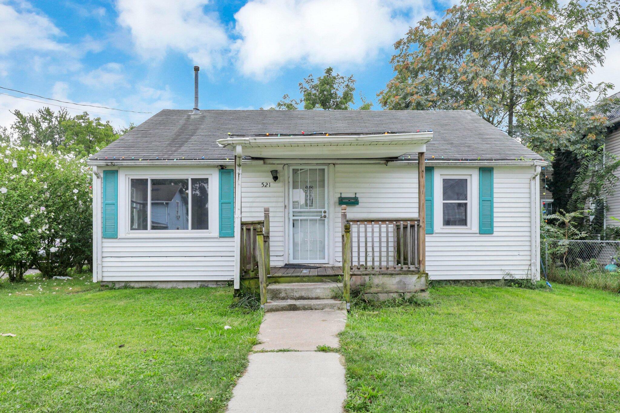 Property Photo: 521 E Farming Street OH 43302