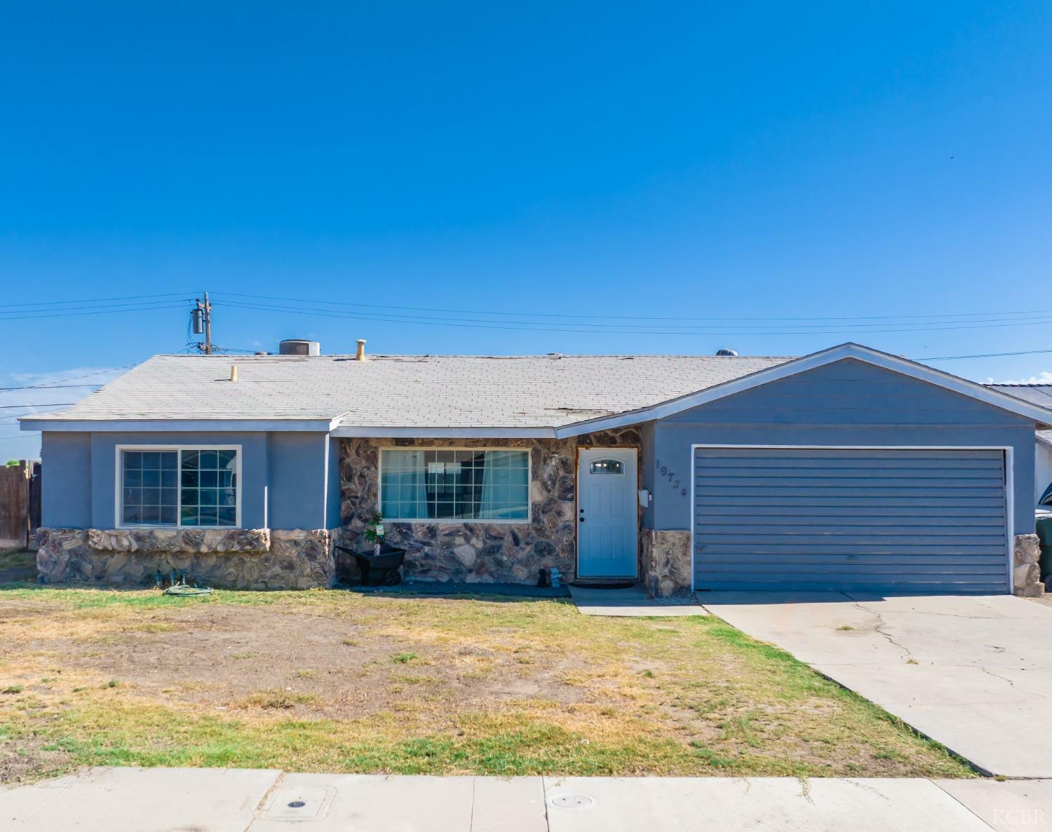 Property Photo:  19734 Park Lane  CA 93245 