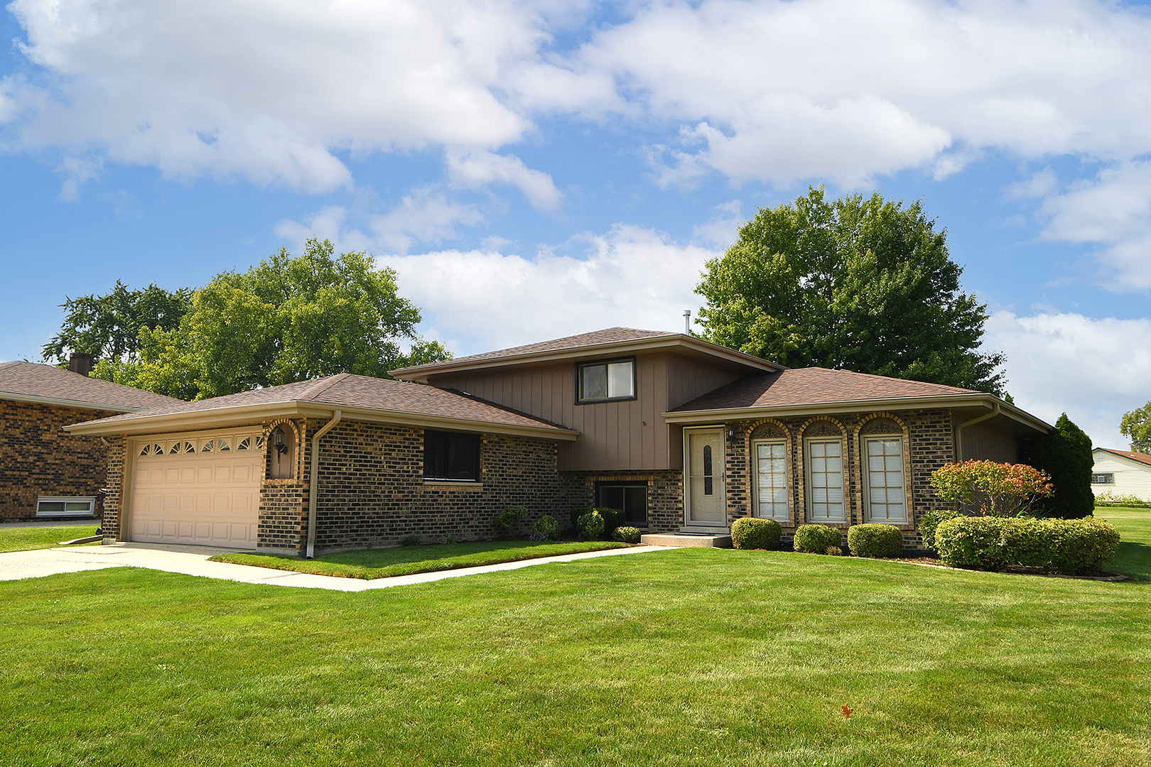 16556 Parliament Avenue  Tinley Park IL 60477 photo