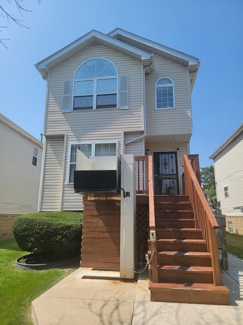 Property Photo:  140 N Parkside Avenue  IL 60644 