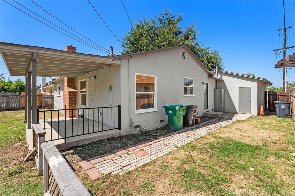 Property Photo:  2513 Deodar Street  CA 92705 