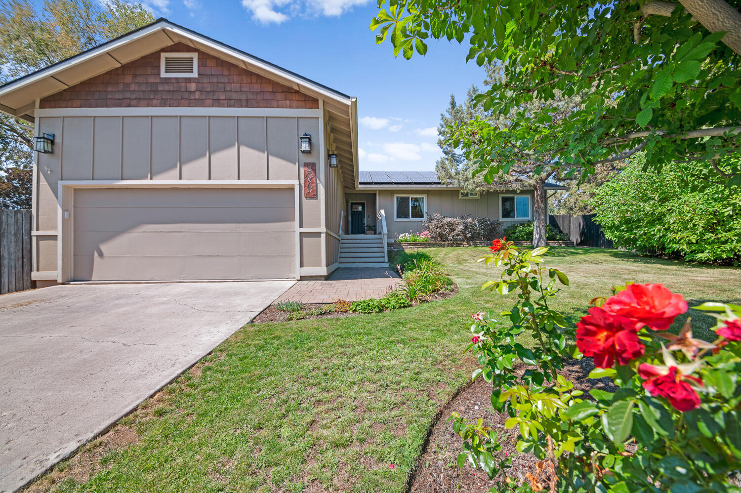Property Photo:  3029 NE Waller Drive  OR 97701 