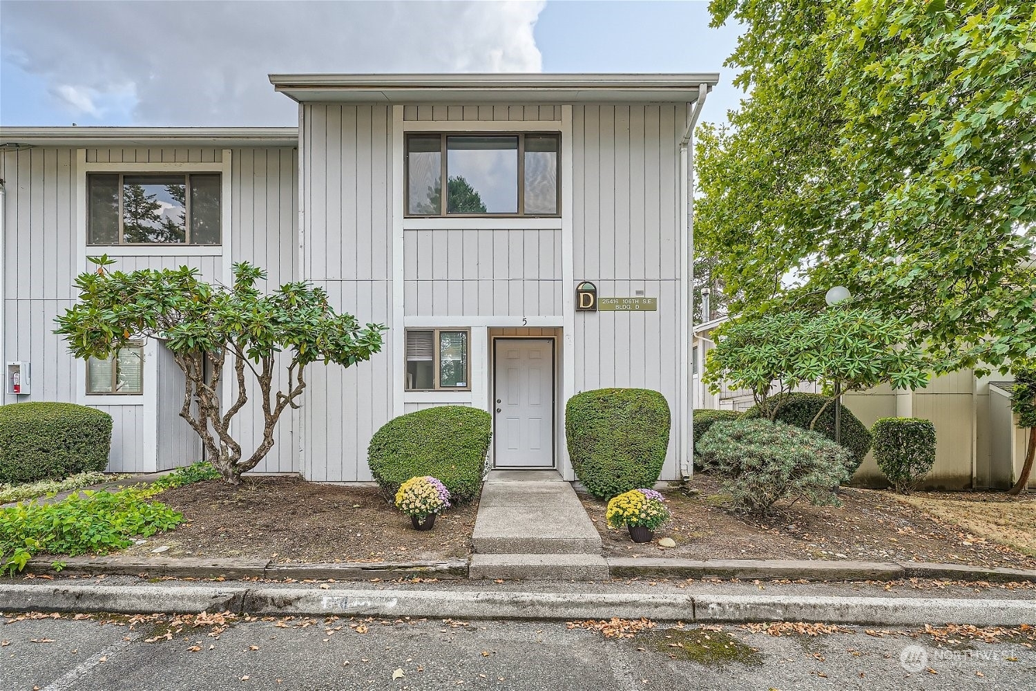 Property Photo:  25416 106th Avenue SE D5  WA 98030 