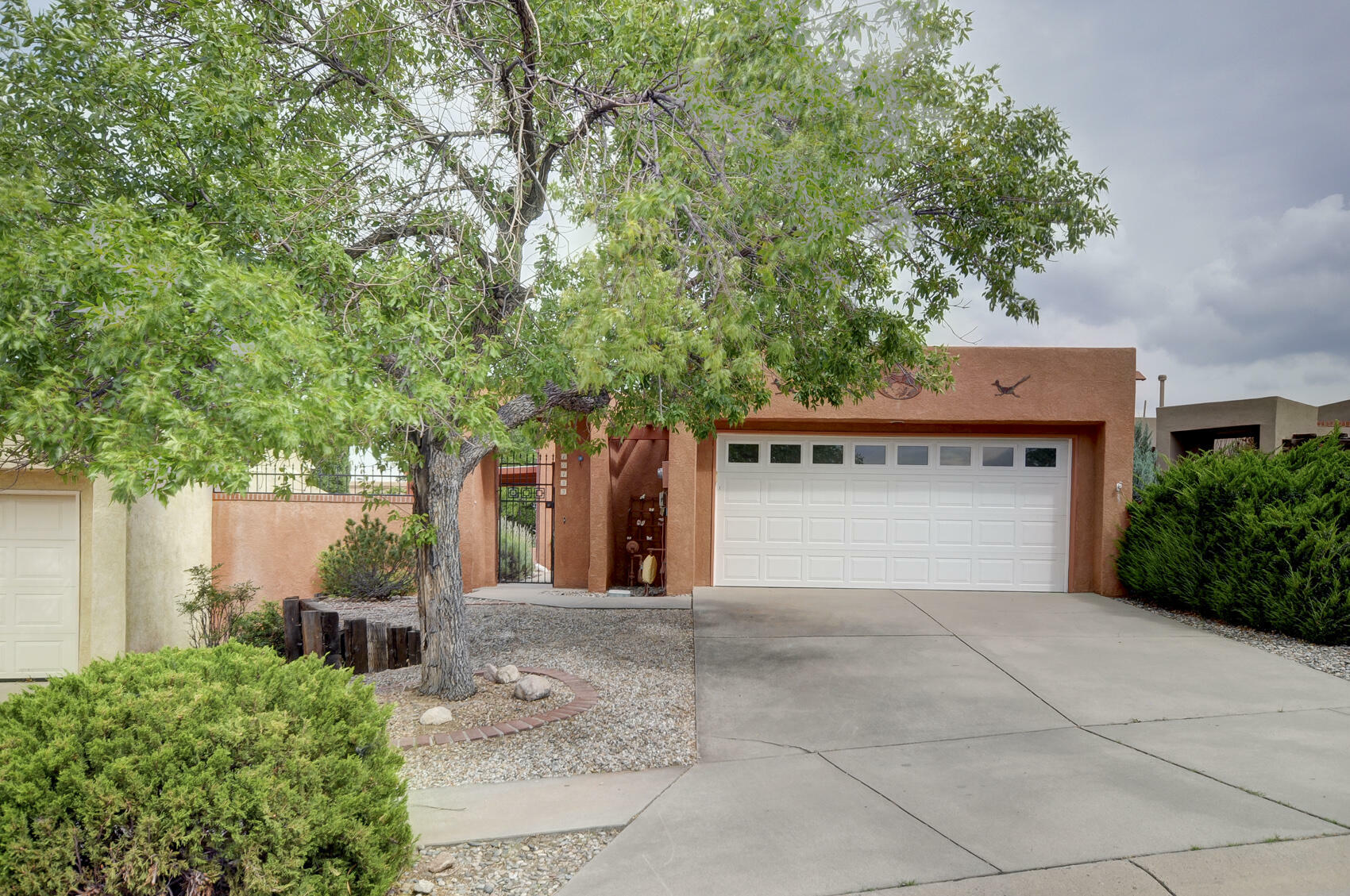 Property Photo: 10433 Camino Del Oso NE NM 87111