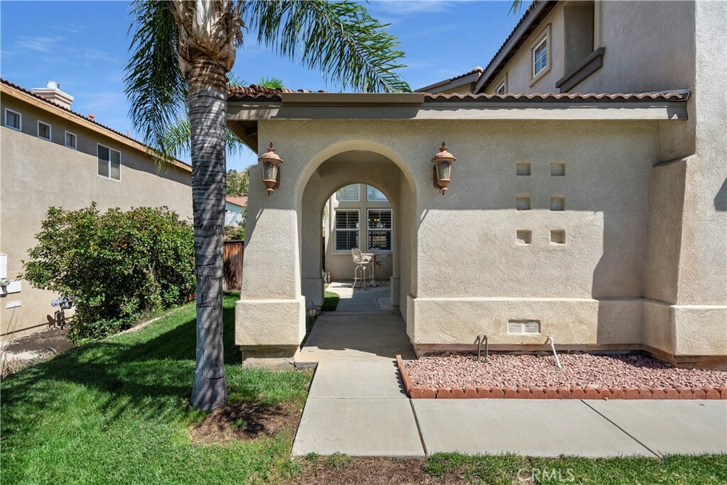 Property Photo:  23438 Via Solana  CA 92557 