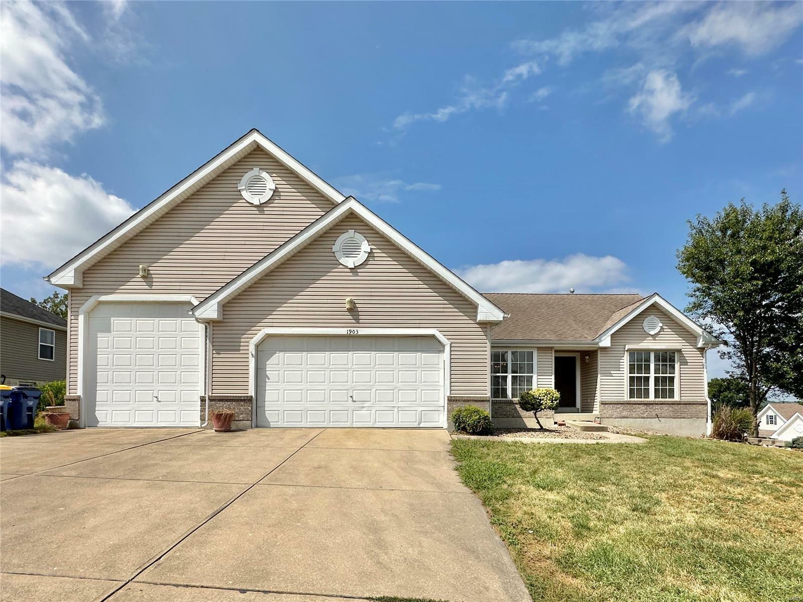 Property Photo: 1903 Hawk Pointe Drive MO 63028