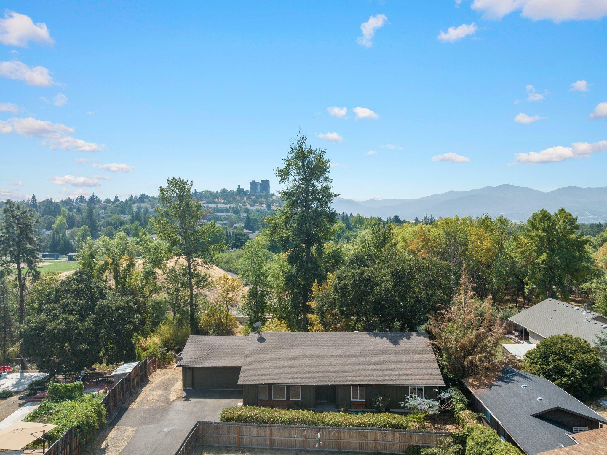 Property Photo:  2428 Edgemont Drive  OR 97504 