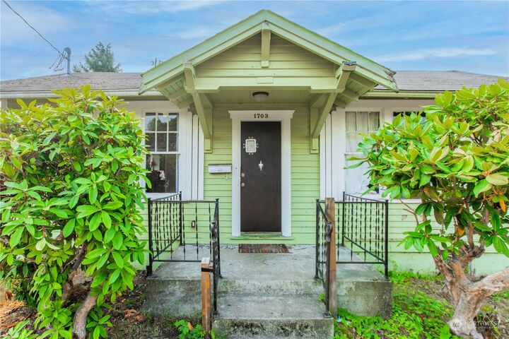 1703 Maplewood Avenue E  Bellingham WA 98225 photo