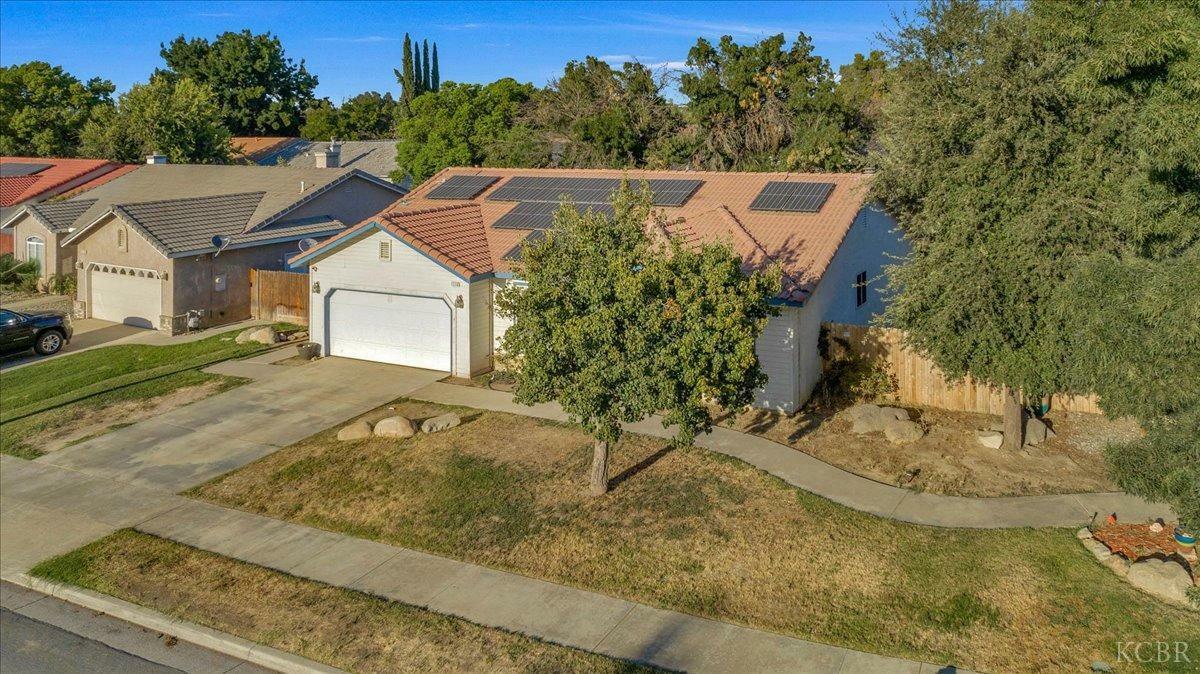 Property Photo: 1110 E Cinnamon Drive CA 93245