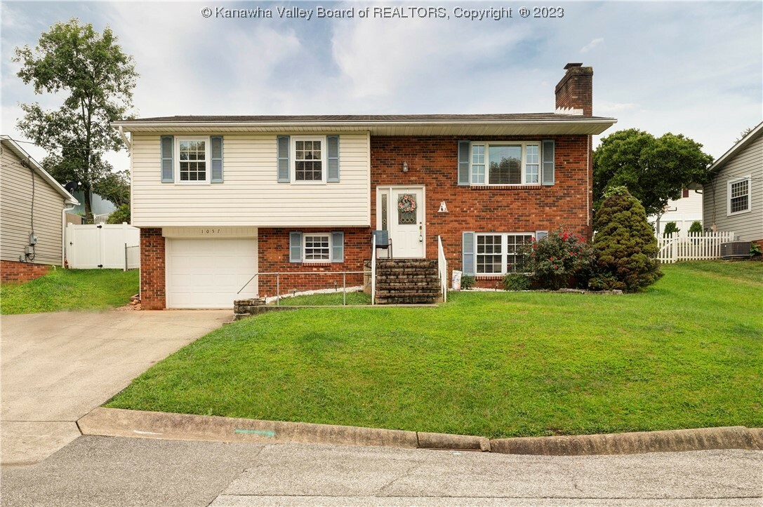 Property Photo: 1057 Greenland Circle WV 25309