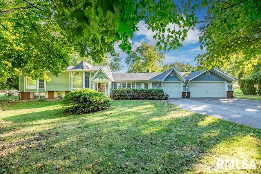 Property Photo: 23940 E Autumn Lane IL 61520