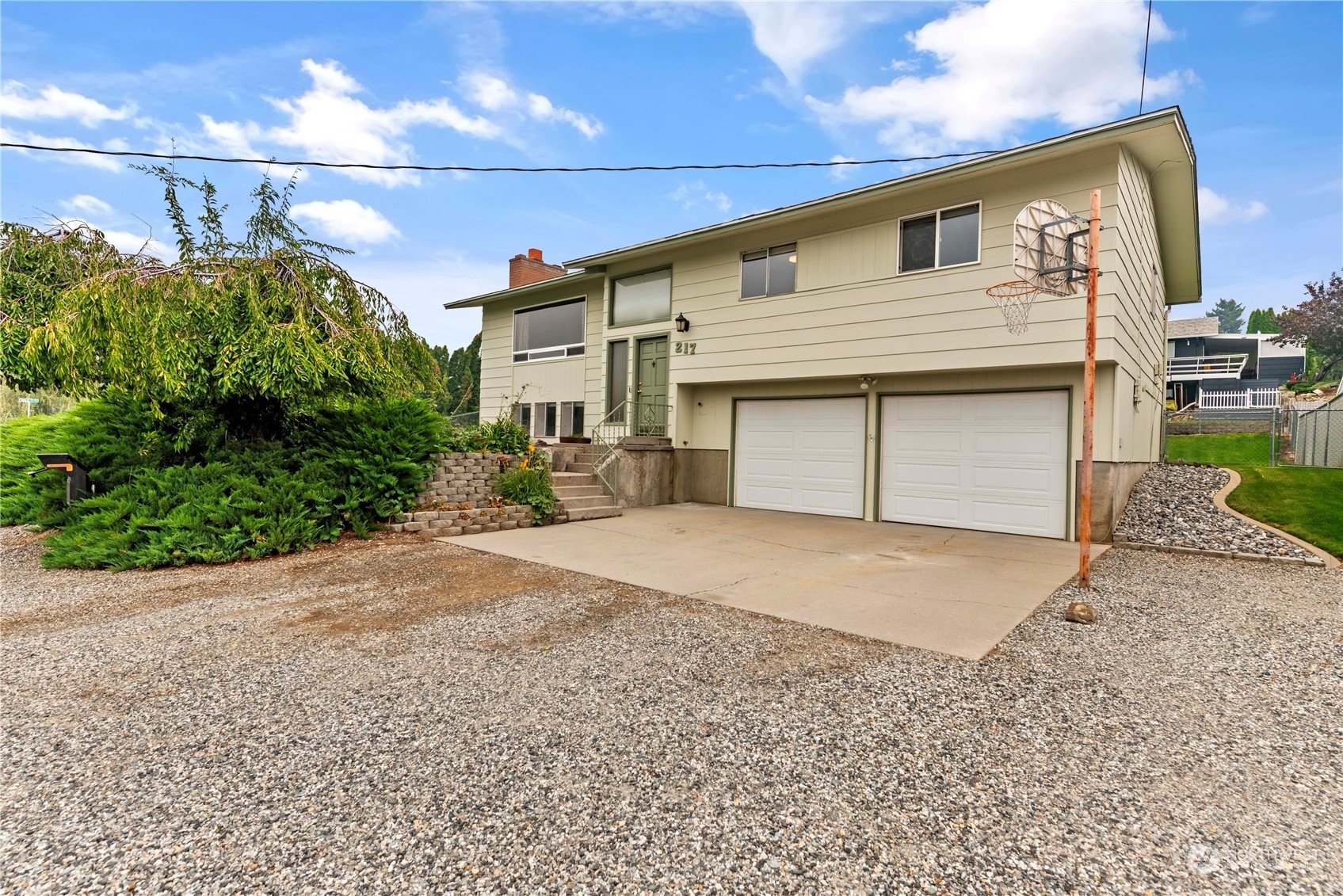 Property Photo:  217 S Iowa Avenue  WA 98802 