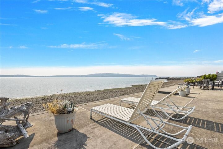 2190 Mariner Beach Drive  Oak Harbor WA 98277 photo