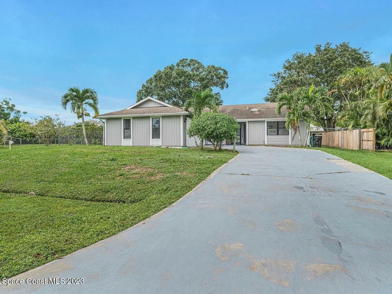 Property Photo: 2542 SW Hinchman Street FL 34984