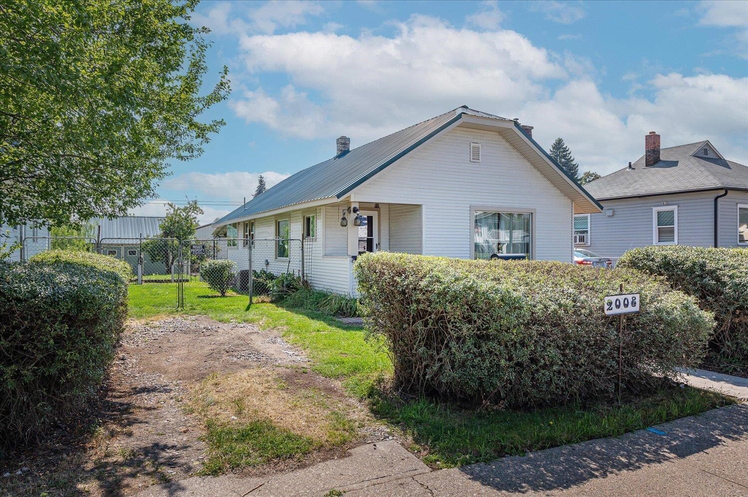 Property Photo: 2008 E Hoffman Ave WA 99207