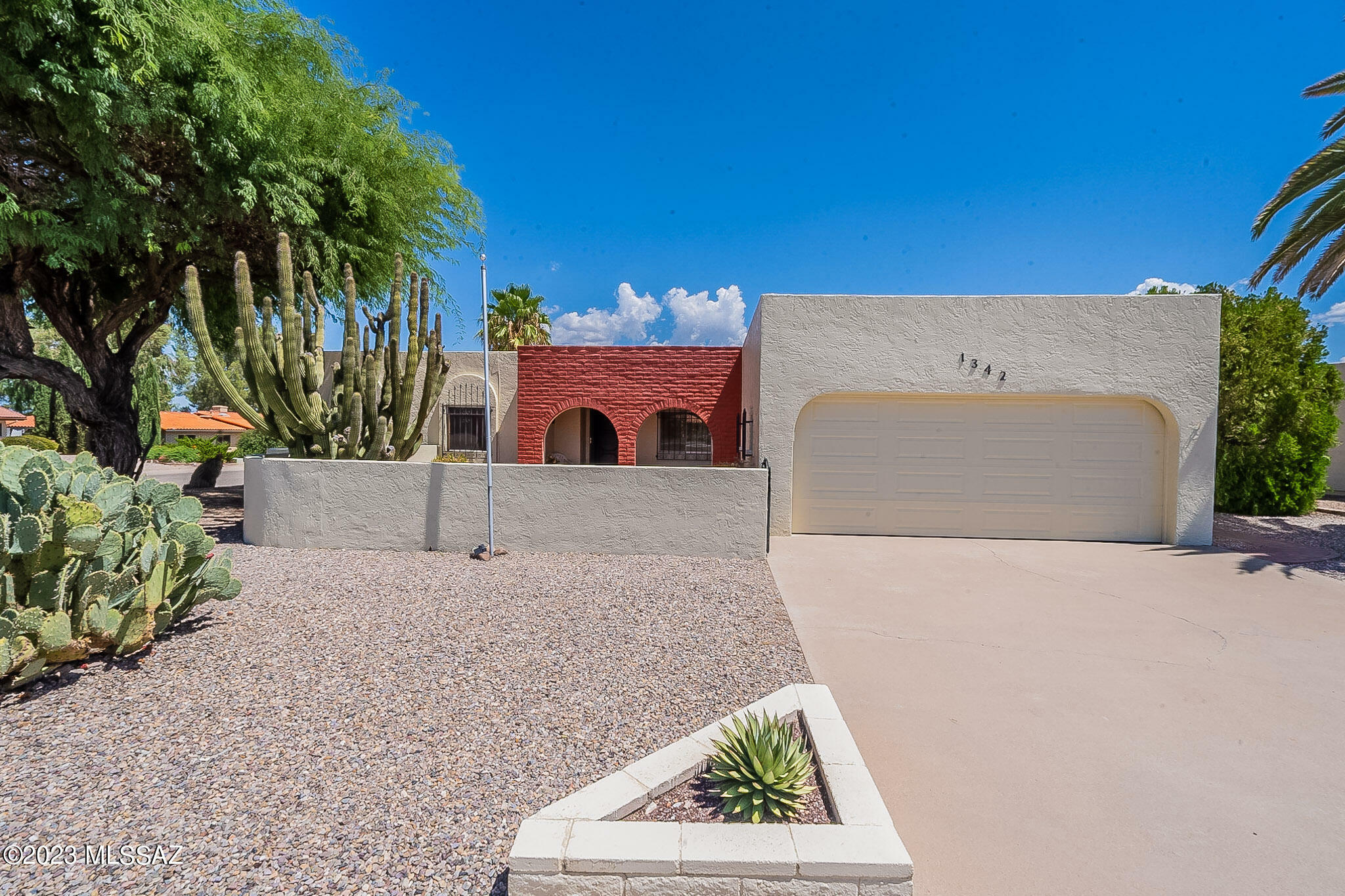 Property Photo:  1342 N Paseo Del Cervato  AZ 85614 