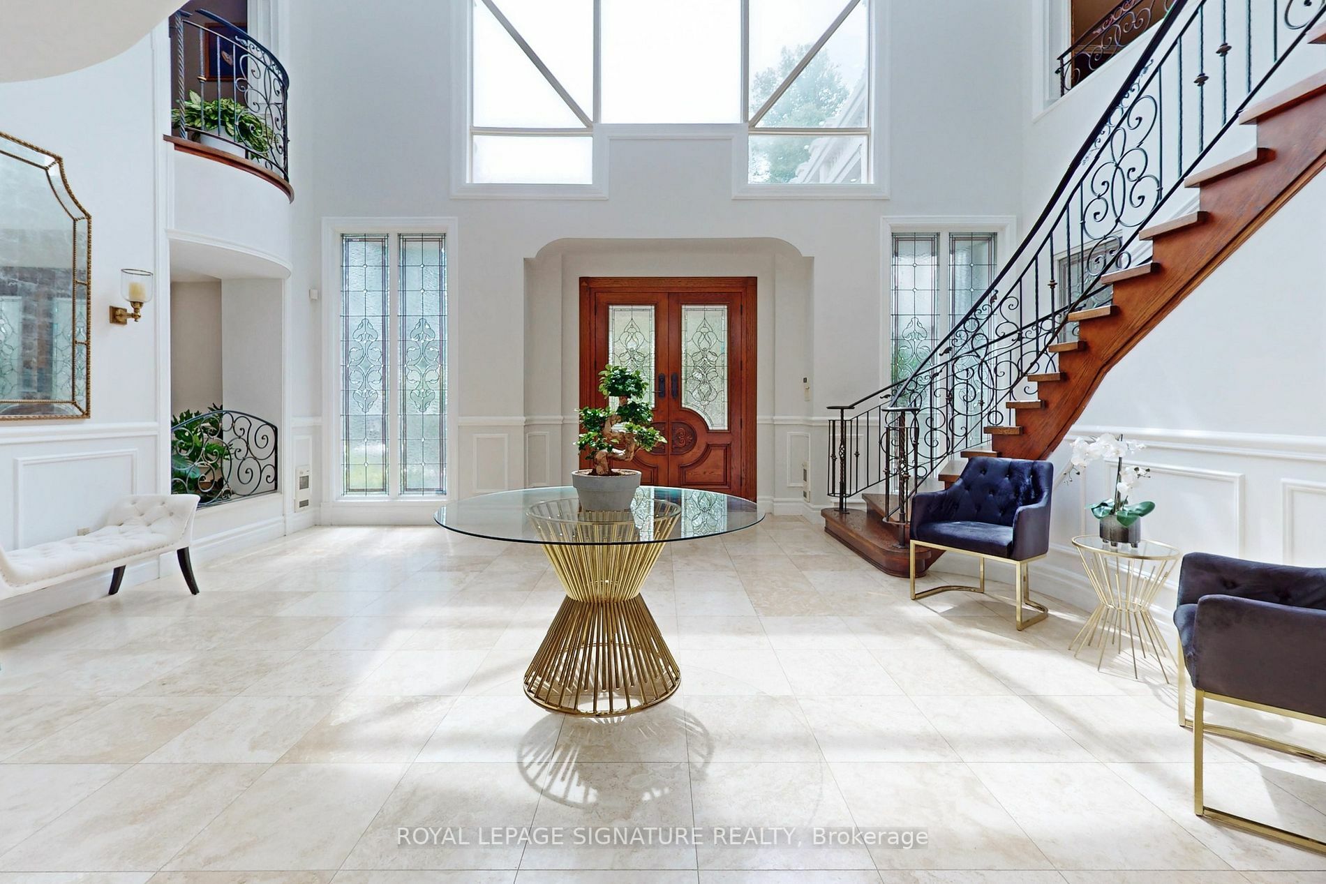 Property Photo: 305 Woodland Acres Cres ON L6A1G1