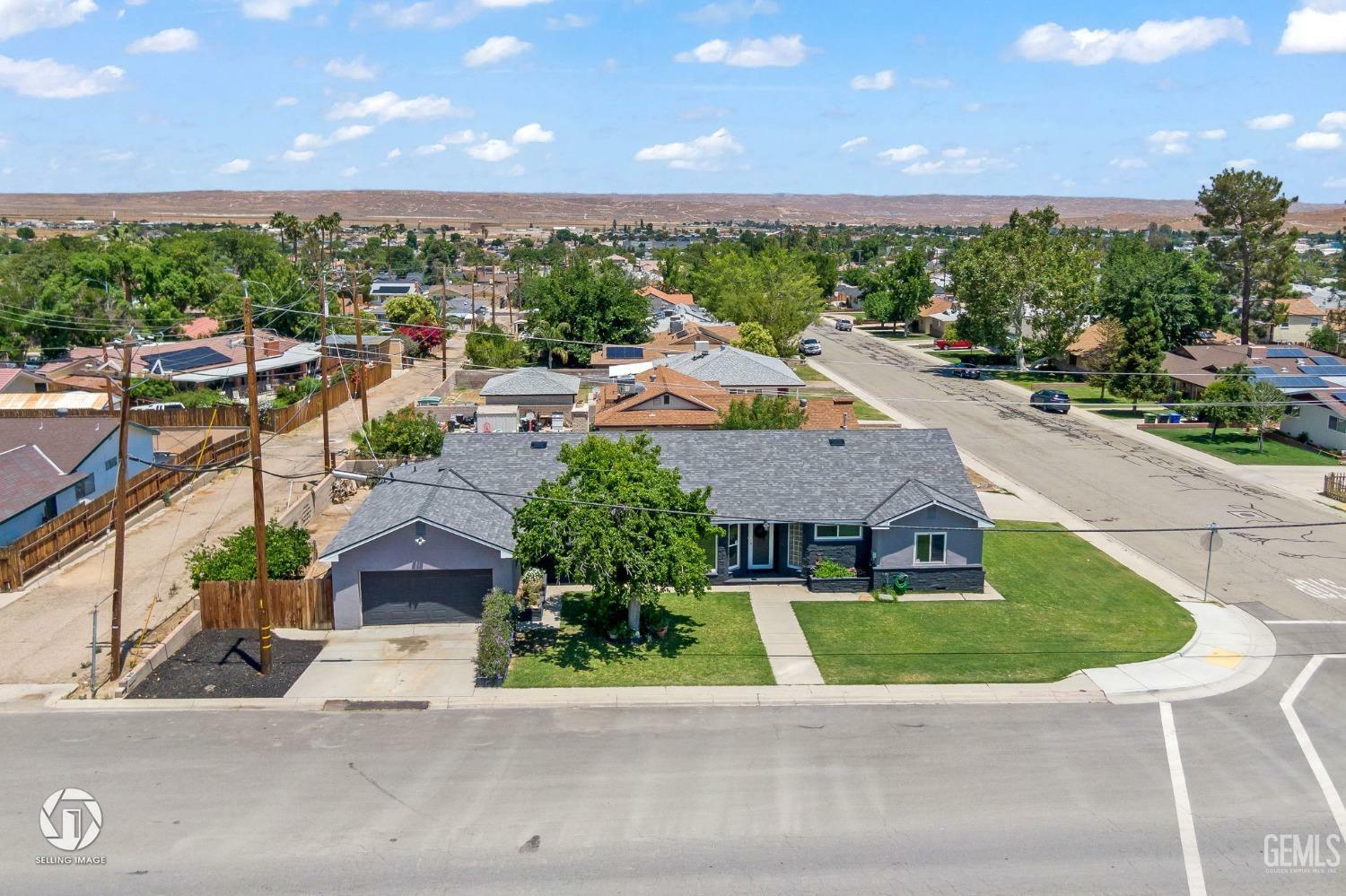 Property Photo: 400 A Street CA 93268