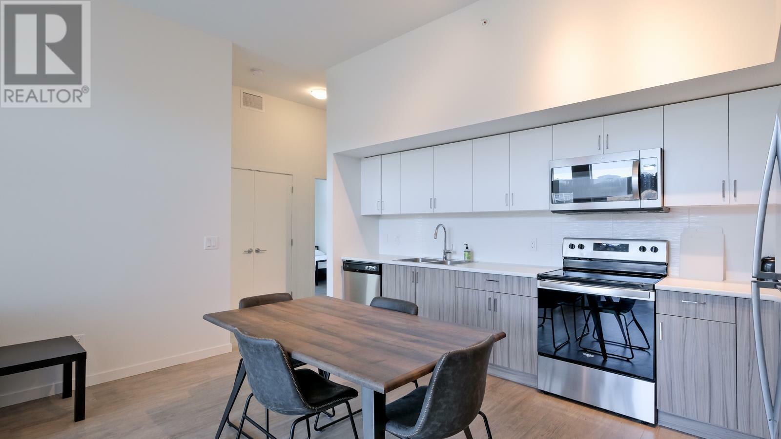 Property Photo: 625 Academy Way Ph11 BC V1V0E3