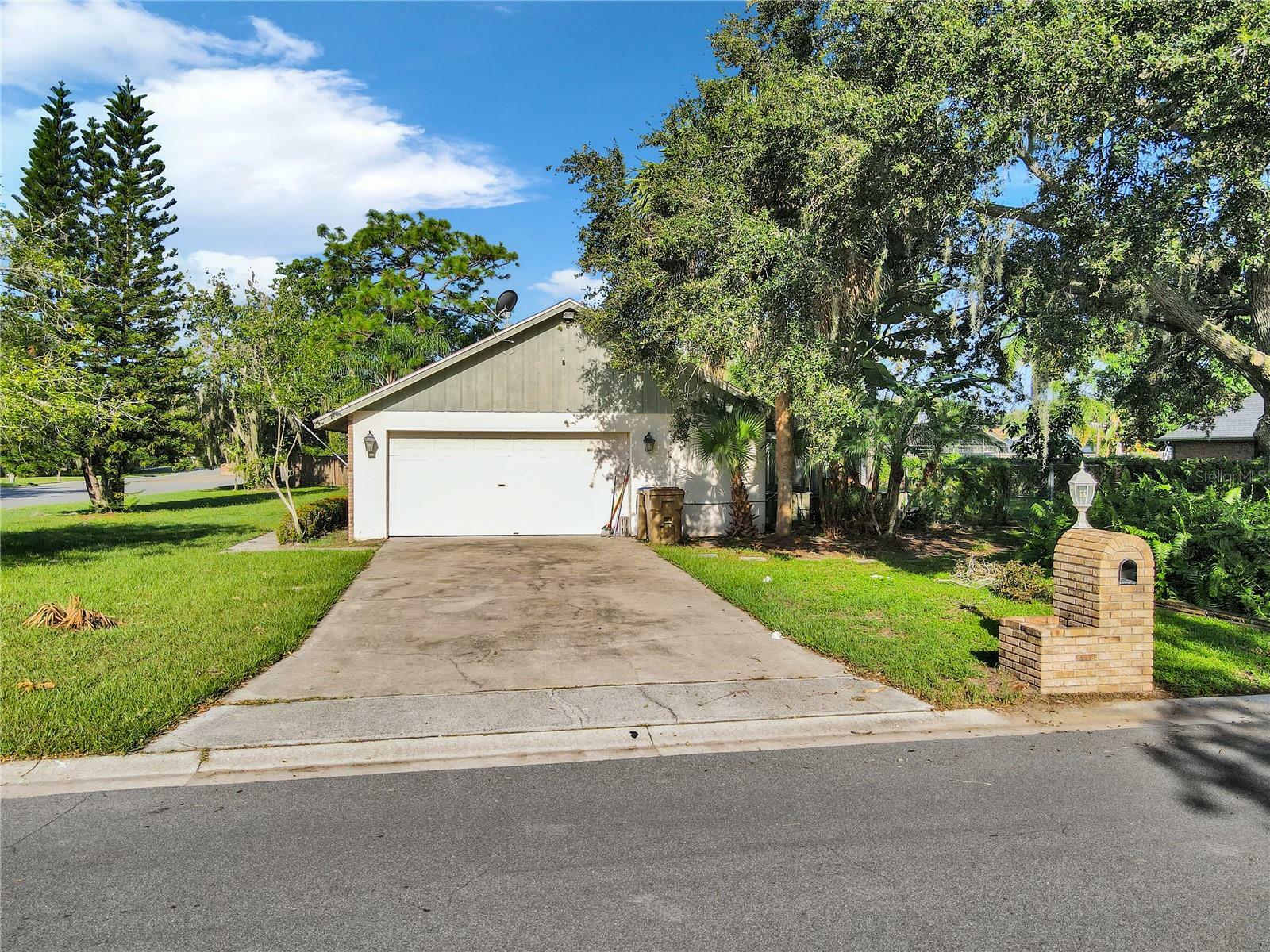 Property Photo:  1709 Kings Point Boulevard  FL 34744 