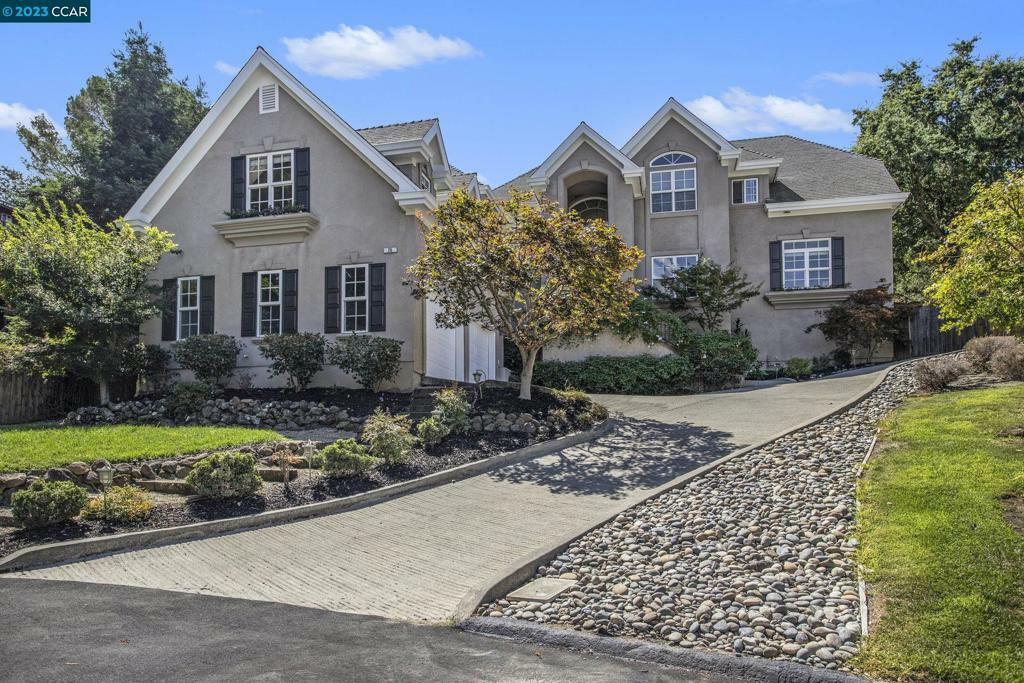 Property Photo: 26 Royal Glen Ct CA 94595