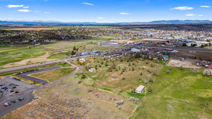 Property Photo:  1865 SW Chevrolet Drive  OR 97741 