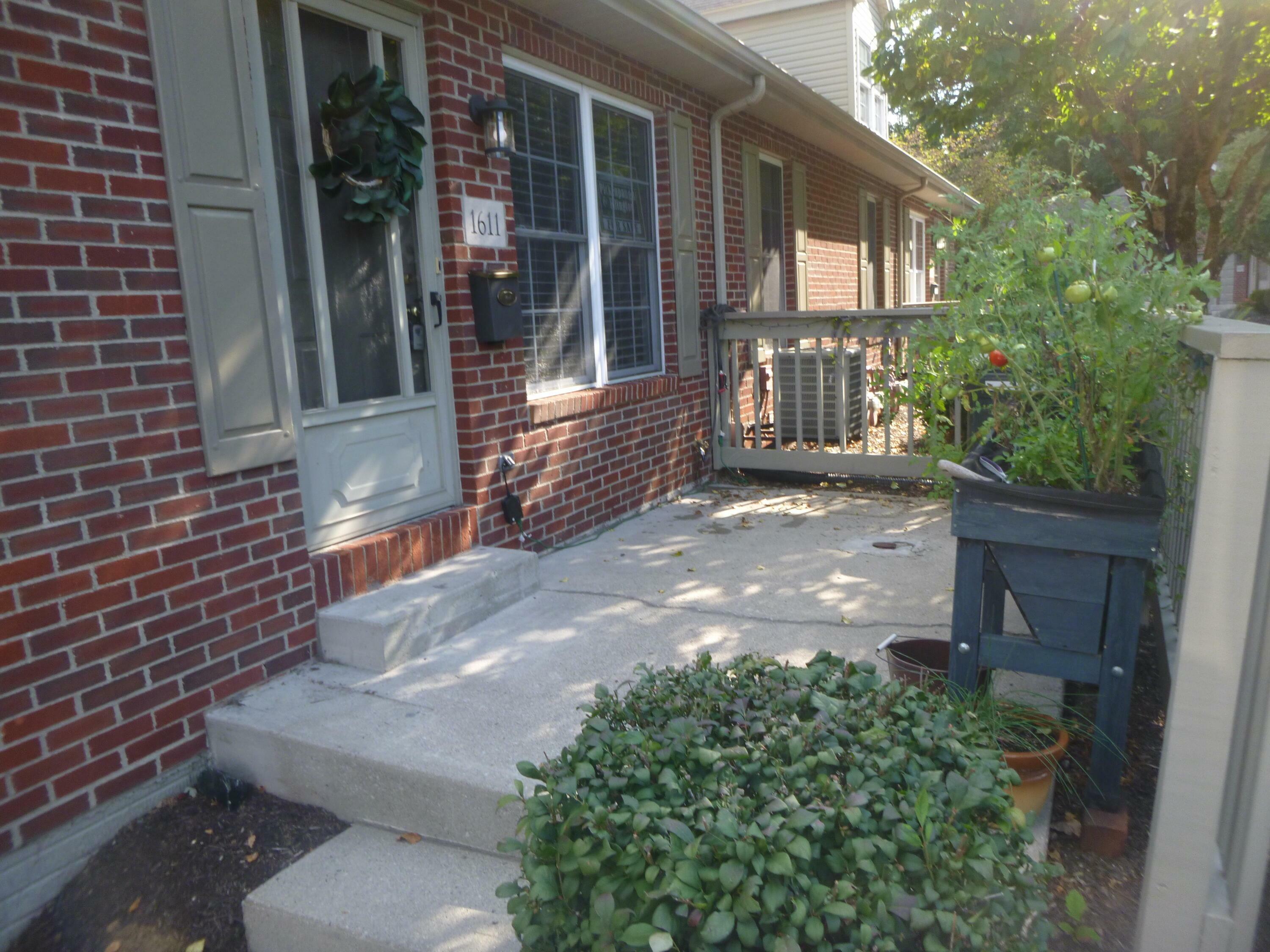 Property Photo:  1611 Bryn Mawr Drive  OH 43055 