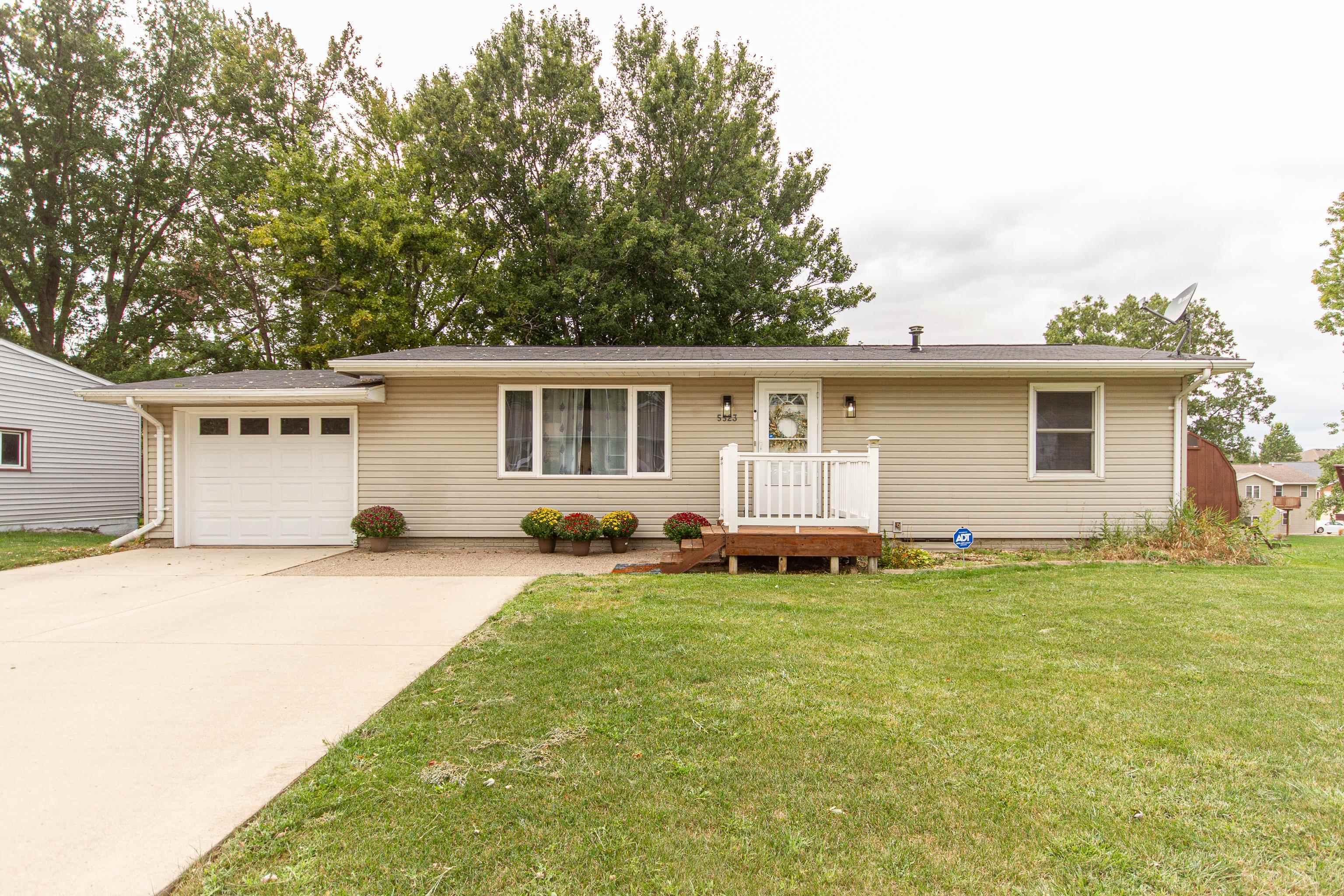 Property Photo:  5523 Northwood Court  IA 52002 