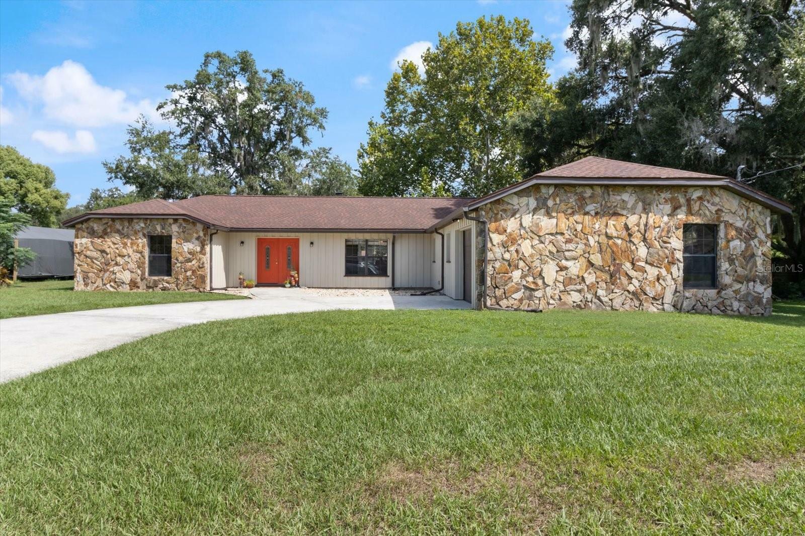Property Photo: 7701 E Broyhill Place FL 34450