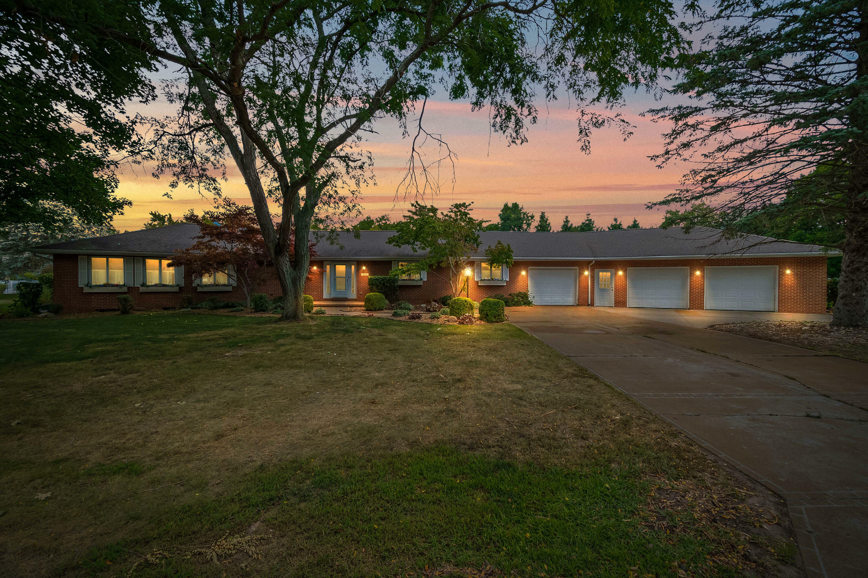 Property Photo: 2372 Ivy Lane MI 49242