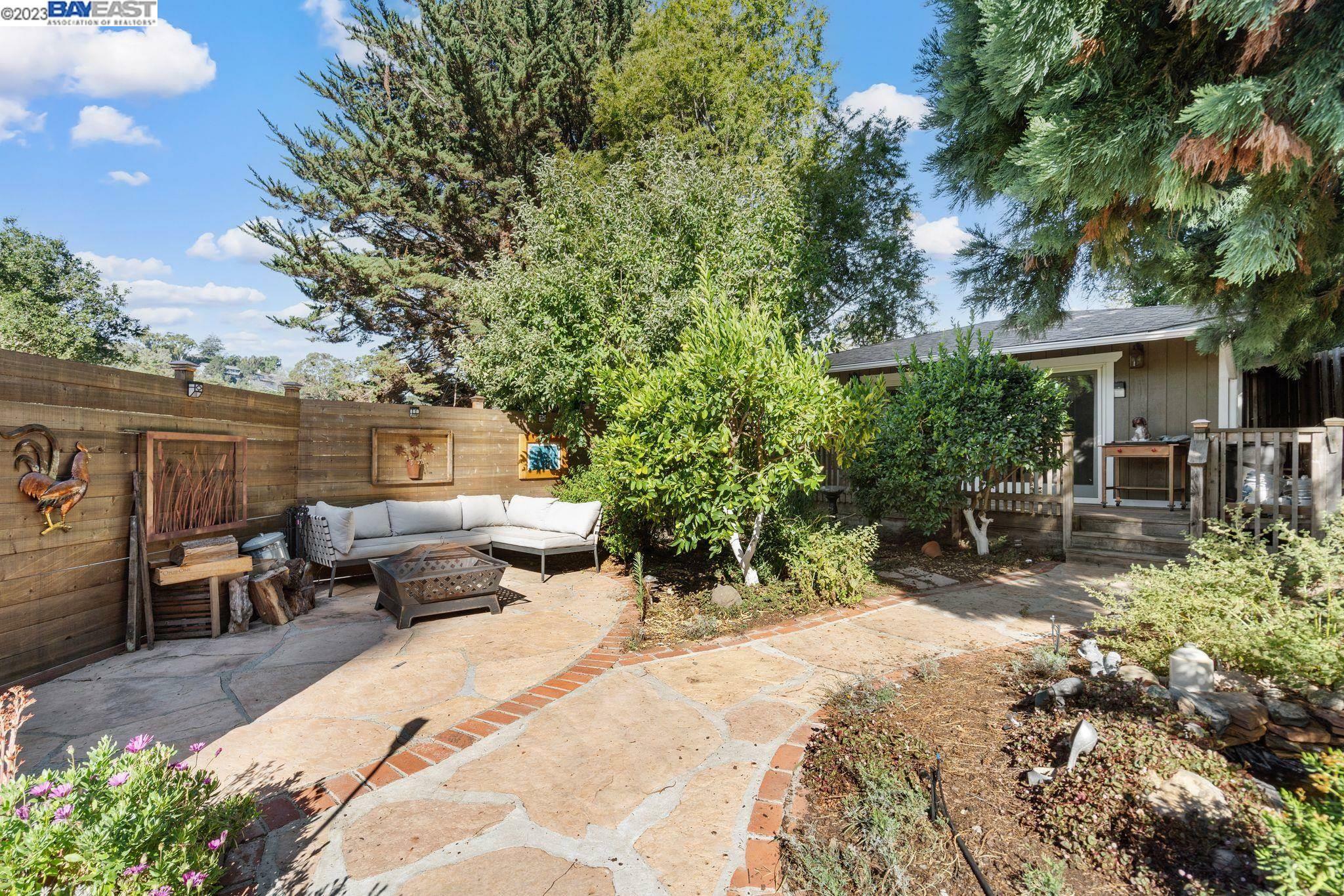 Property Photo: 5645 Colton Blvd CA 94611