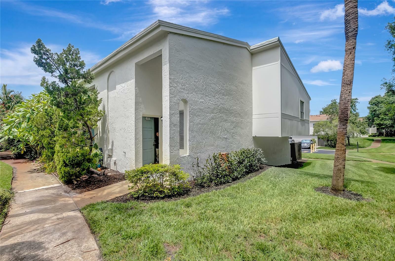 Property Photo: 4201 La Palma Court FL 33611