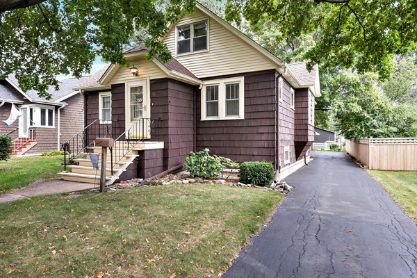 Property Photo: 151 S Craig Place IL 60148