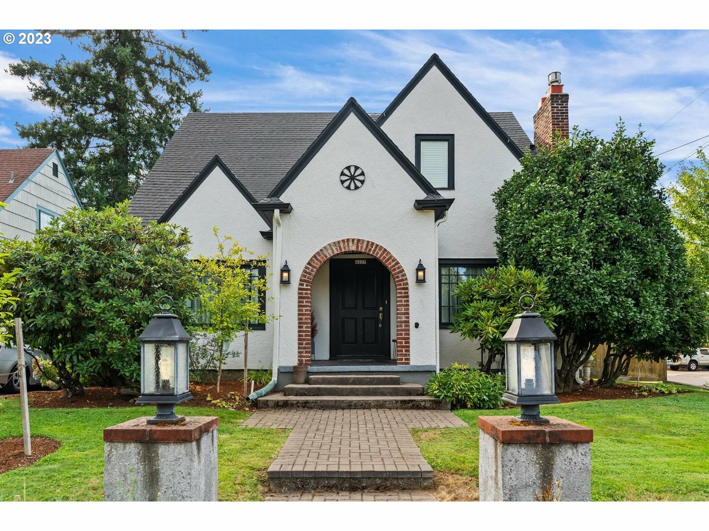 Property Photo: 4225 NE 42nd Ave OR 97218