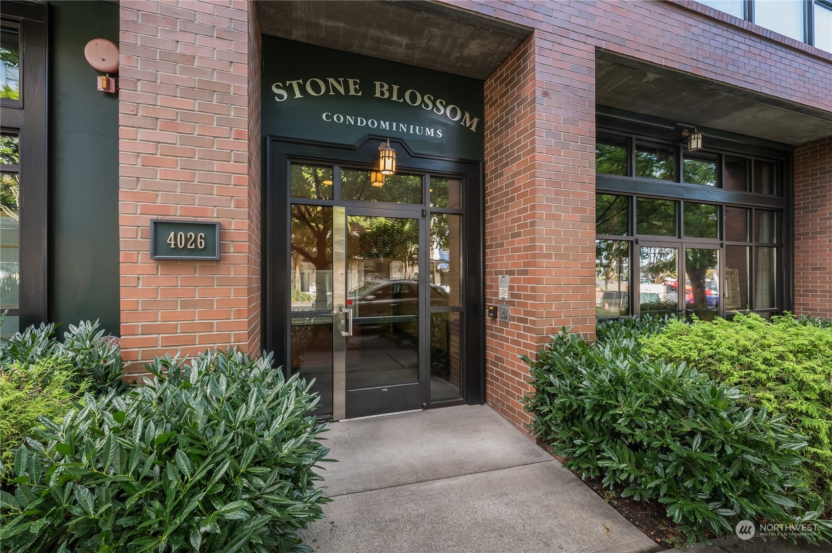 Property Photo: 4026 Stone Way N 501 WA 98103