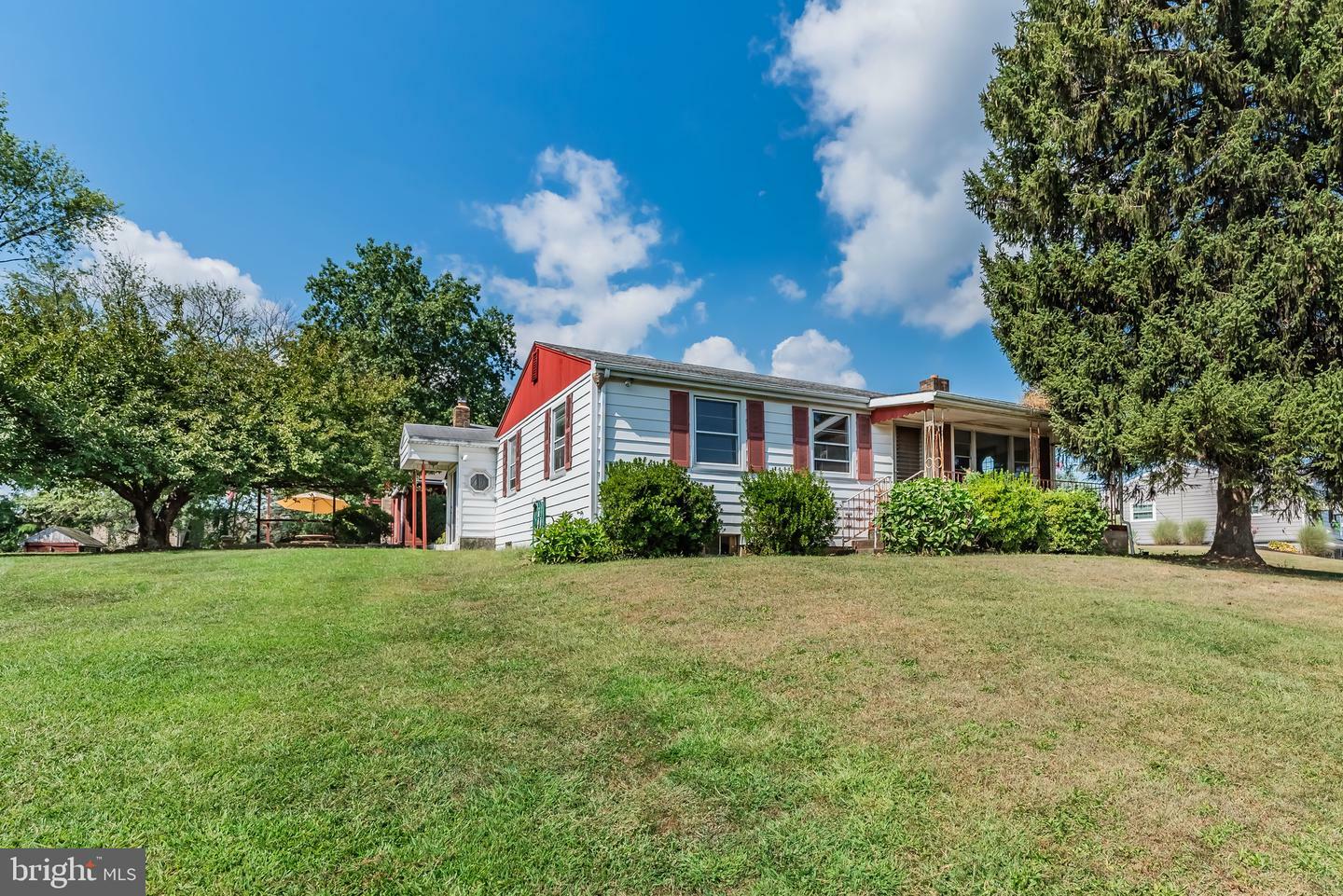 Property Photo:  835 S Humer Street  PA 17025 