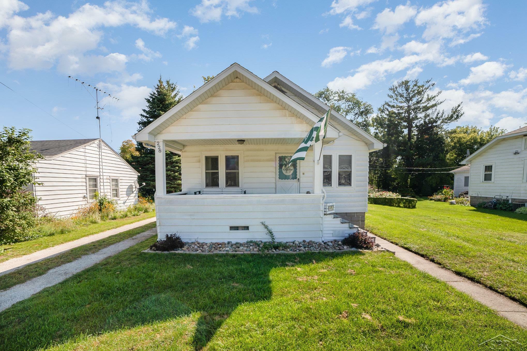 228 N Elm  Hemlock MI 48626 photo