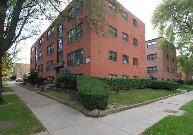 Property Photo: 5320 N Francisco Avenue 1S IL 60625