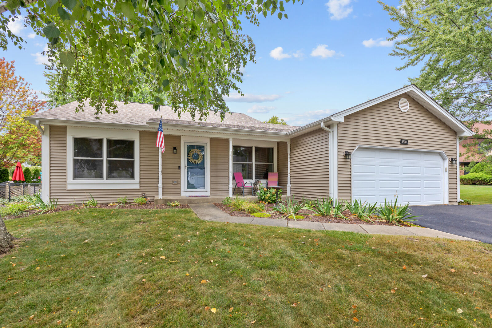 Property Photo:  1370 N Lyle Avenue  IL 60123 