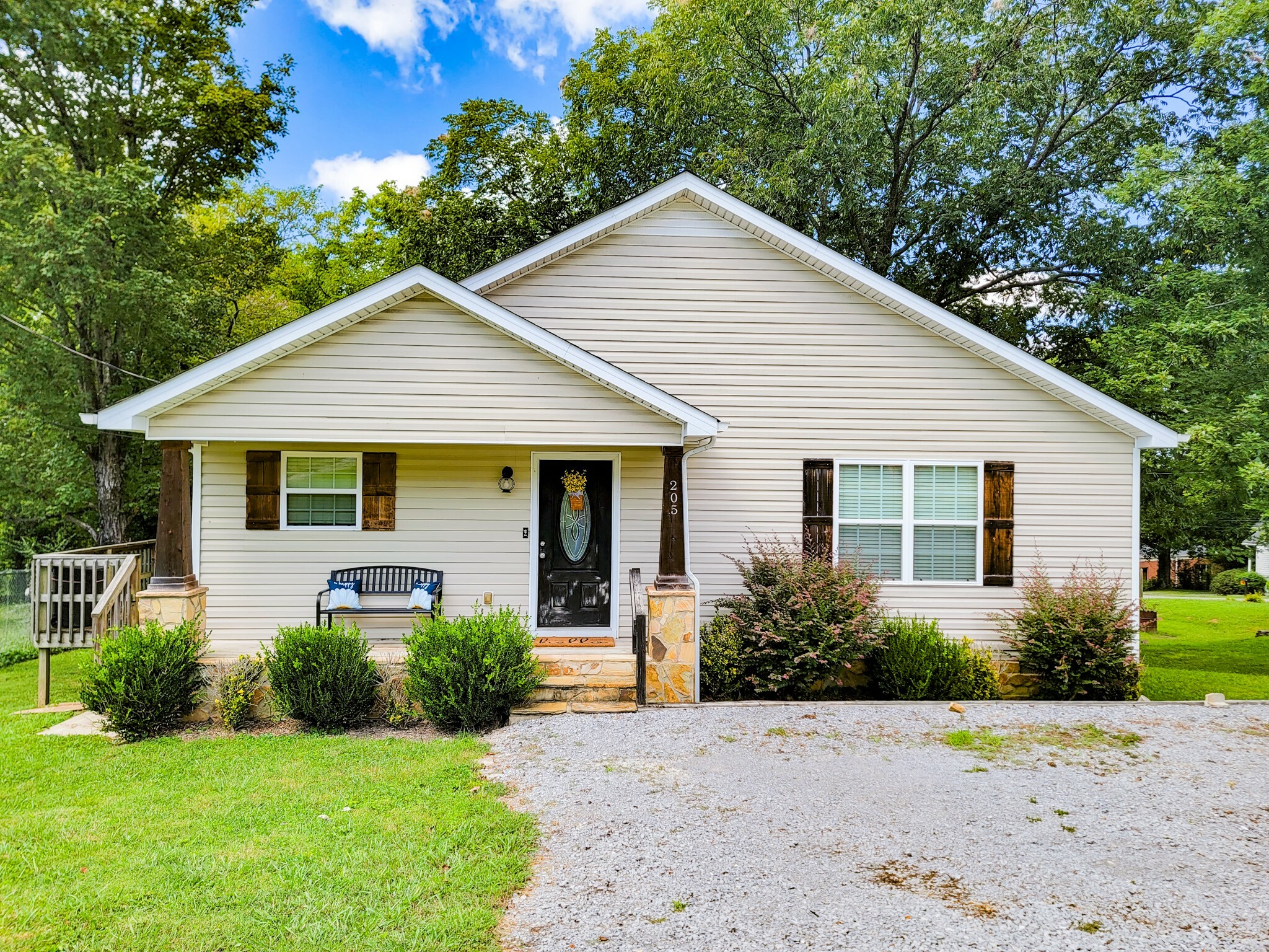 Property Photo:  205 Sims Ave  TN 37183 