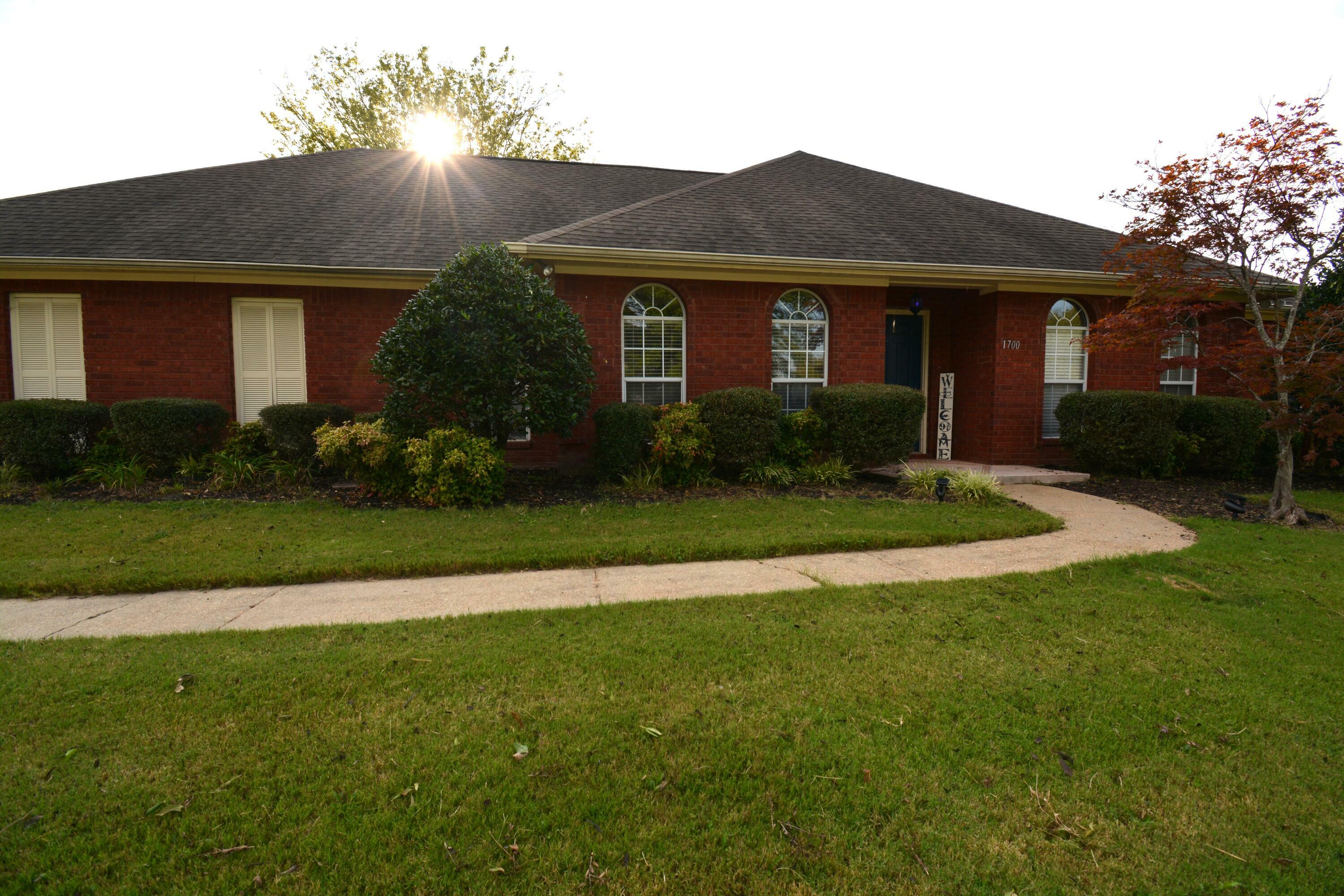Property Photo:  1700 Valley View Dr.  MS 38801 
