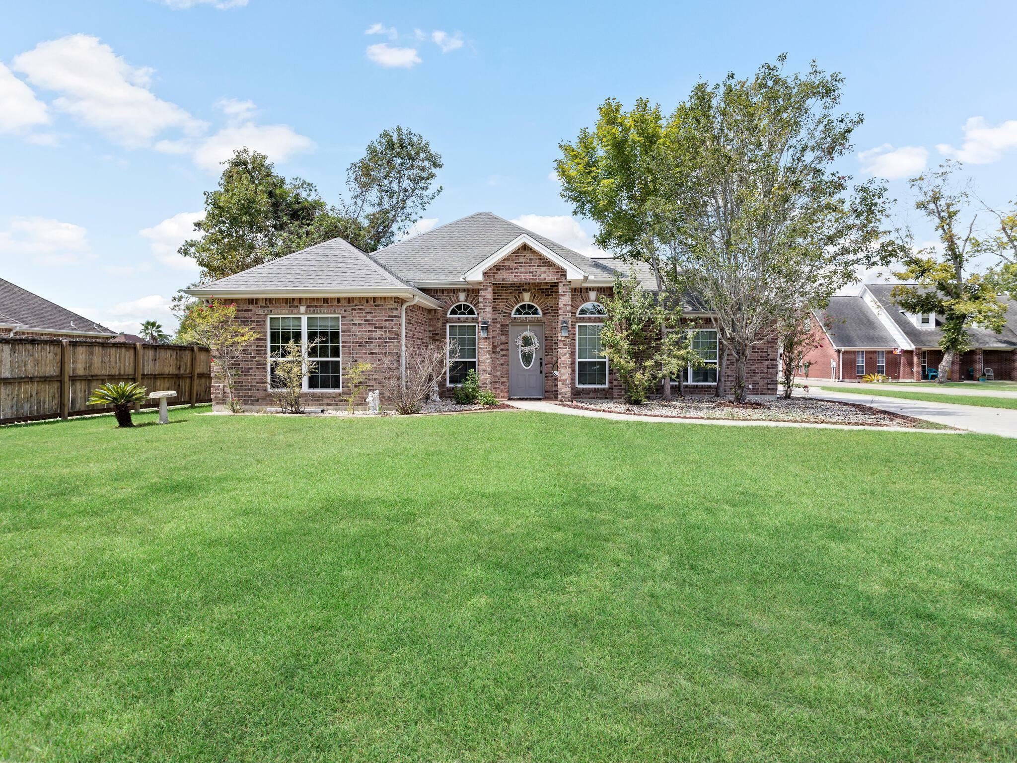 Property Photo:  840 S Village Creek Parkway  TX 77657 