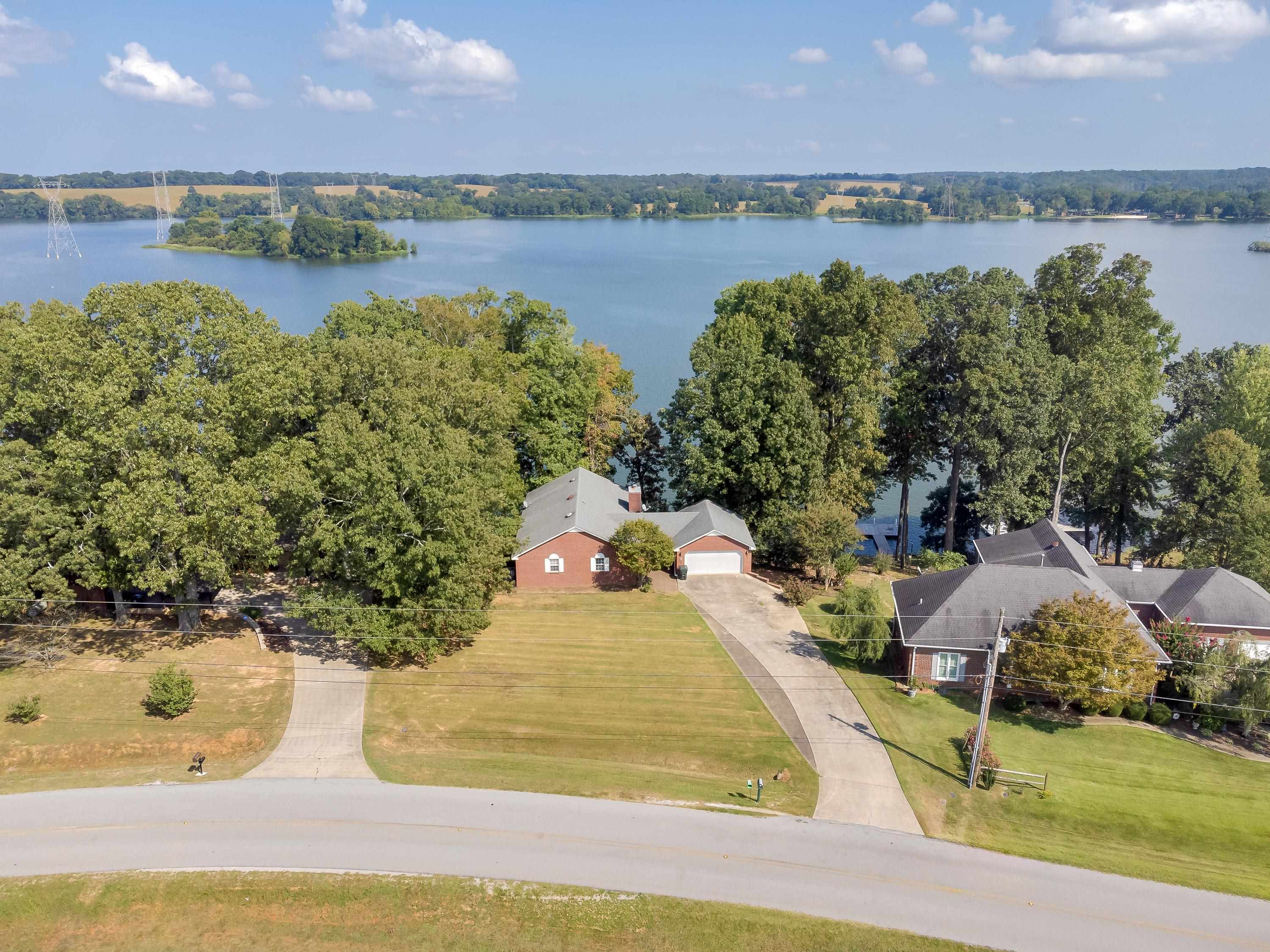 Property Photo:  620 Point Rd  AL 35661 - MUSCLE S 