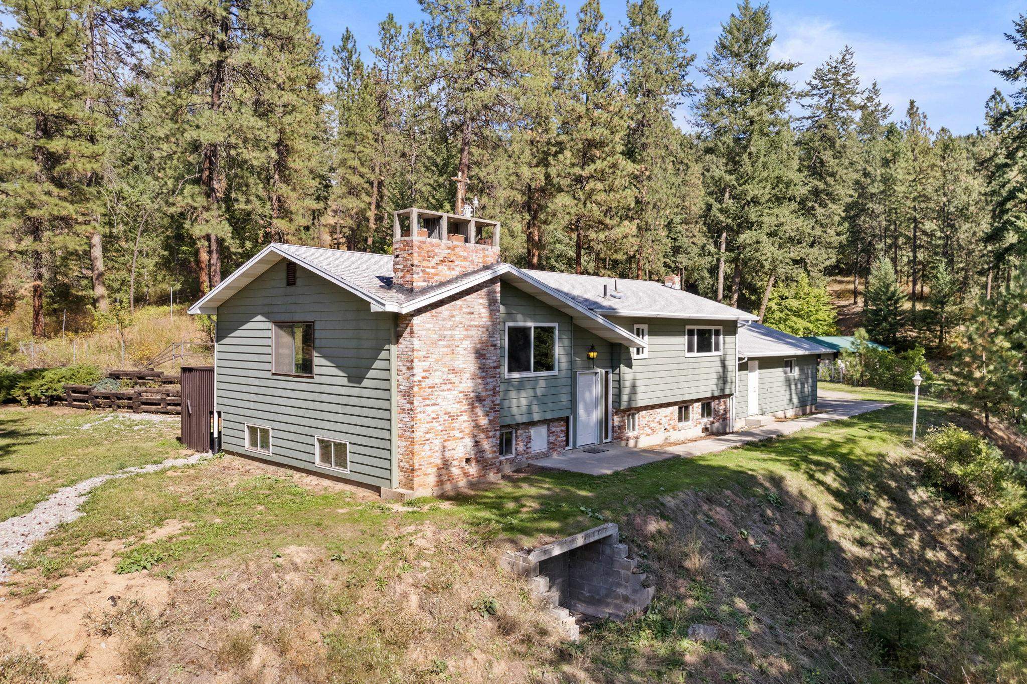 Property Photo: 16306 E Lincoln Rd WA 99217
