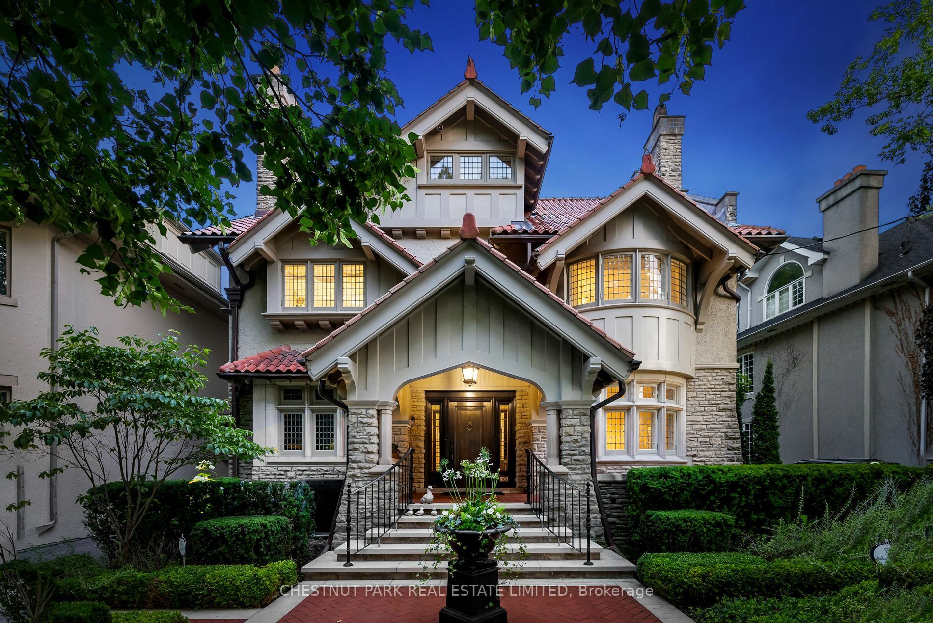 Property Photo: 167 Roxborough Dr ON M4W1X7