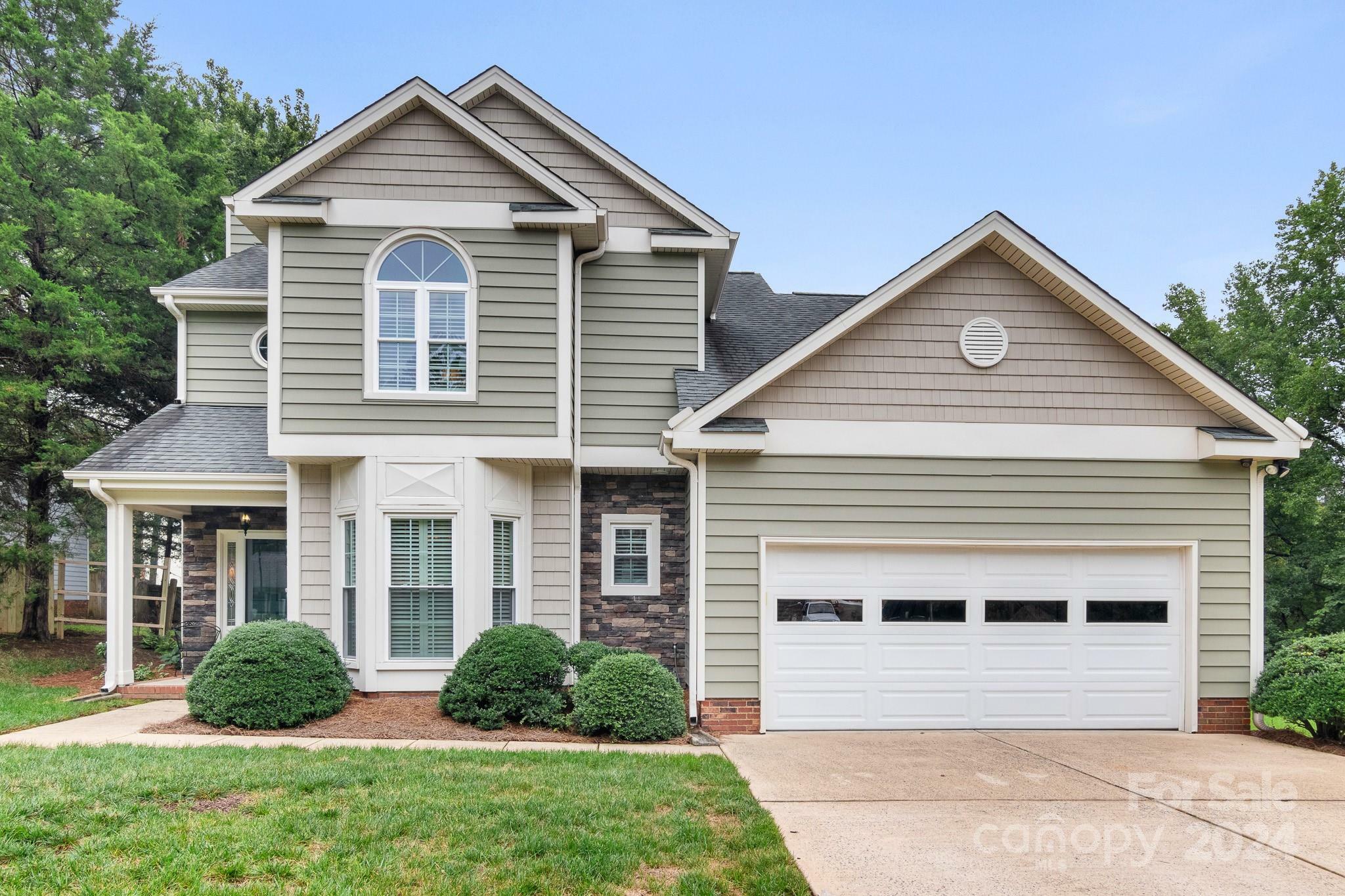 Property Photo: 7523 Blythwood Lane NC 28227