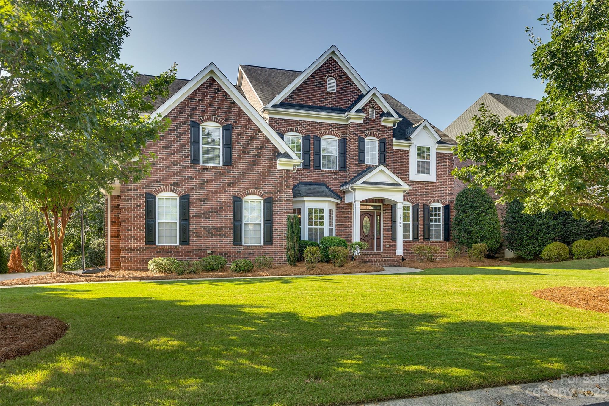 Property Photo: 13700 Glen Abbey Drive NC 28278
