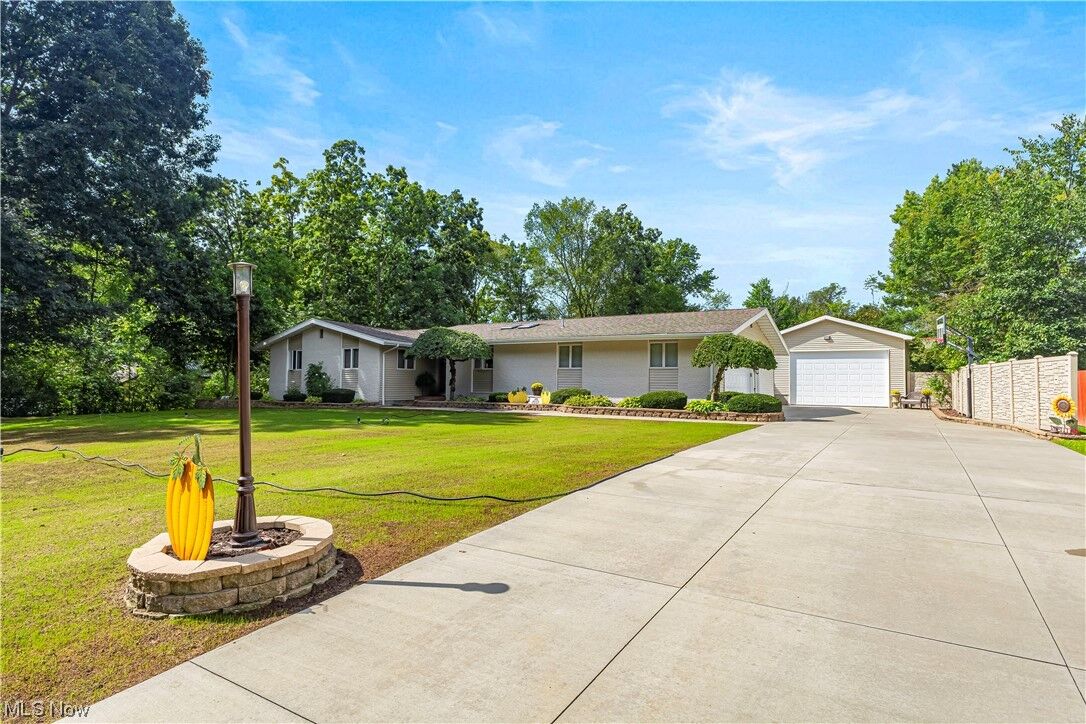 Property Photo: 7300 Rolling Hills Drive OH 44406